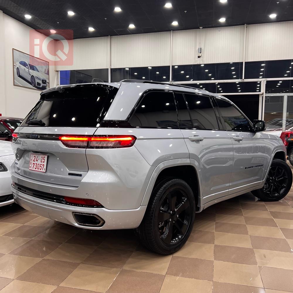 جیپ گراند شیرۆکی